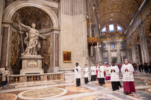 The crossbearer leads the procession while all sing the Litany of the Saints passing Bernini’s statue of St. Longinus. Credit: Daniel Ibáñez/EWTN Vatican