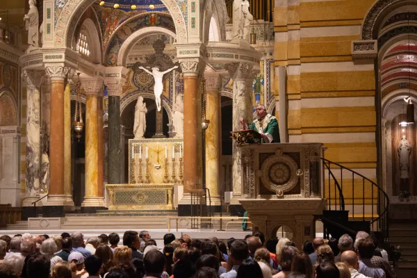 Crowds pack the Cathedral Basilica of St. Louis for Sunday Mass with Archbishop Mitchell Rozanski. The Perpetual Pilgrims sat in the front row. Credit: Jonah McKeown/CNA