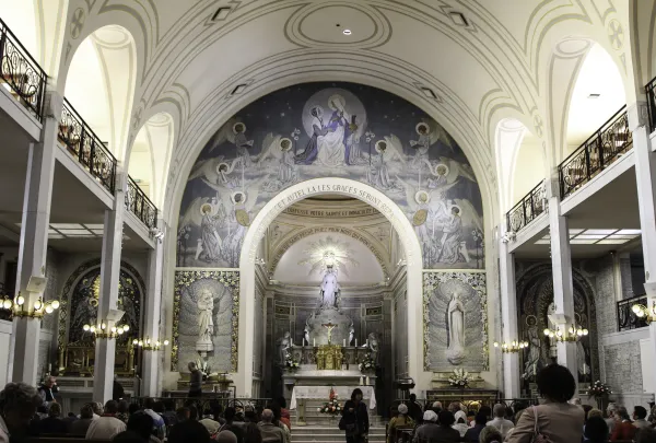 The Chapel of Our Lady of the Miraculous Medal in Paris is the site where the Blessed Virgin Mary appeared to St. Catherine Labouré. Credit: Lawrence OP/Flickr CC BY-NC-ND 2.0