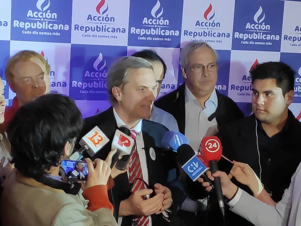 José Antonio Kast is pictured here in 2019 during the celebration of the first anniversary of Chile's Acción Republicana (Republican Action) movement. He is flanked to his left by Rojo Edwards and Ignacio Urrutia on his right. Credit: Janitoalevic, CC0, via Wikimedia Commons