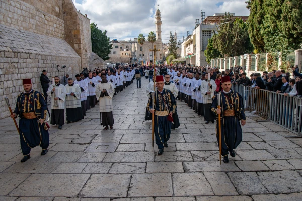 The procession for into Bethlehem of Cardinal Pierbattista Pizzaballa, Latin patriarch of Jerusalem, for the Christmas celebration in the basilica arrives at Manger Square on Dec. 24, 2024, and is led by the kawas and the Franciscans of the Custody of the Holy Land. Credit: Marinella Bandini