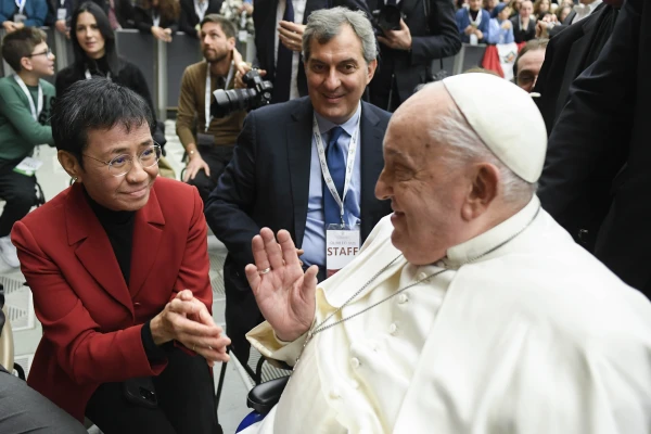Nobel Peace Prize laureate Maria Ressa speaks with Pope Francis during the Jubilee of the World of Communications at the Vatican's Paul VI Hall, Jan. 25, 2025. Credit: Vatican Media