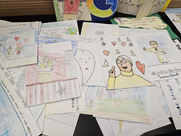 Get-well cards from schoolchildren to Pope Francis are seen at the Vatican, Sunday, Feb. 23, 2025. Credit: ACI Stampa