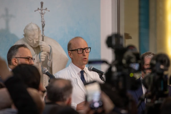Dr. Sergio Alfieri answers questions from the media at a press conference regarding Pope Francis’ health on Friday, Feb. 21, 2025, at Gemelli Hospital in Rome. Credit: Daniel Ibañez/CNA