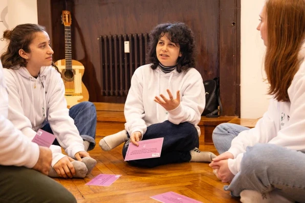 Students engage in a workshop discussion. Credit: Scholas Ocurrentes
