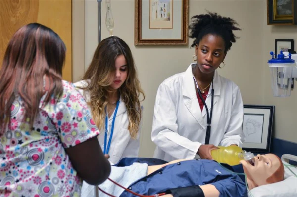 St. Thomas University nursing students learn to care for patients. Credit: Photo courtesy of St. Thomas University