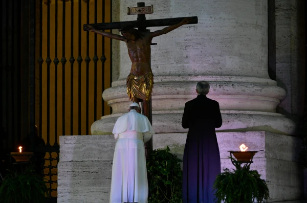 Pope Francis venerates the miraculous crucifix of San Marcello al Corso in St. Peter's Square during his urbi et orbi blessing on March 27, 2020. Credit: Vatican Media