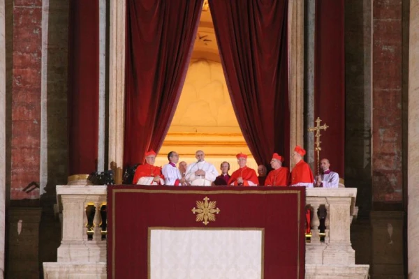 March 13, 2013: Pope Francis greets the pilgrims in St. Peter's Square and delivers his first urbi et orbi blessing. Credit: Mauricio Artieda/CNA