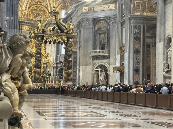 Thousands of Catholics wait in line to say their final goodbyes and pay their respects to Pope Francis on Wednesday, April 23, 2025, as the late pope lies in state in St. Peter’s Basilica. Credit: Courtney Mares/CNA