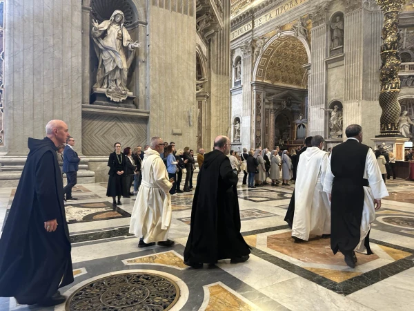 Clergy and religious are among thousands of Catholics paying their respects to Pope Francis on Wednesday, April 23, 2025, as the late pope lies in state in St. Peter’s Basilica. Credit: Courtney Mares/CNA