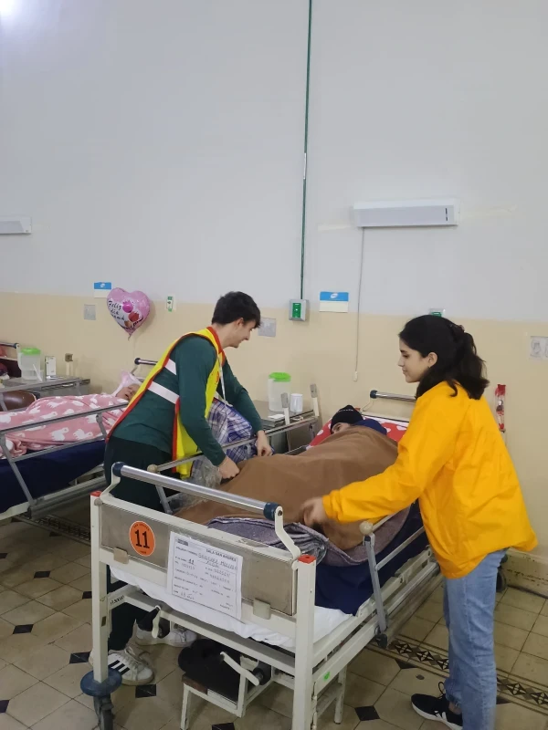 Young people serving at the Dos de Mayo Hospital. Credit: Photo courtesy of Fabrizio Caciano