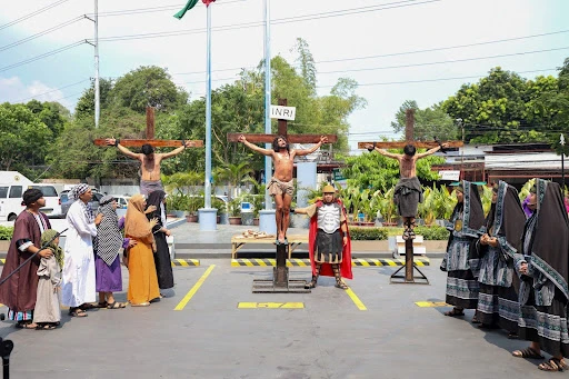 Scenes from the Gospel are depicted on the streets of the Philippines. Credit: Pasig City Public Information Office