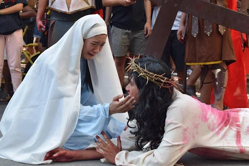 Jesus meets his mother on the way of the cross during one of tradiional street plays held across the Philippines during Holy Week. This age-old practice has become a powerful expression of Filipino faith and cultural identity. Credit: St. Joseph the Worker Parish, Makati City