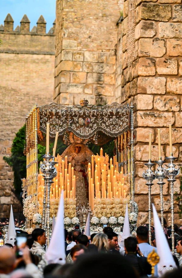 The historic center of the Holy Week procession in Seville, Spain, becomes a sort of timed puzzle. Credit: Photo courtesy of Joaquín Carmona