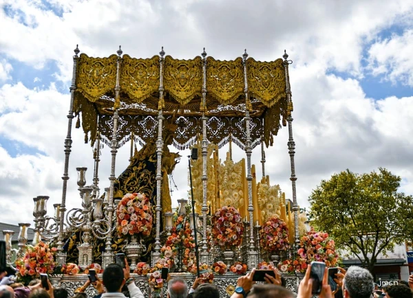 Seville “prays with art” during Holy Week. Credit: Photo courtesy of Joaquín Carmona