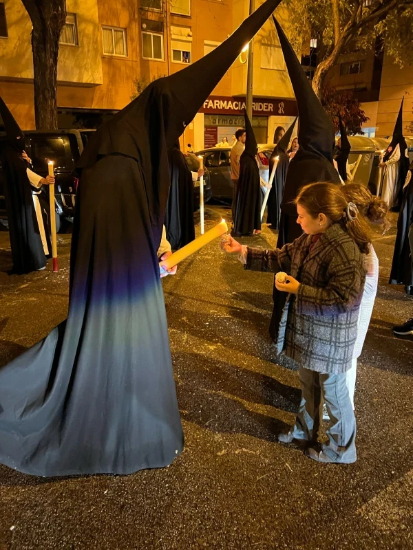 The children form the traditional balls with the wax from the candles of the Nazarenes. Credit: Almudena Martínez-Bordiú