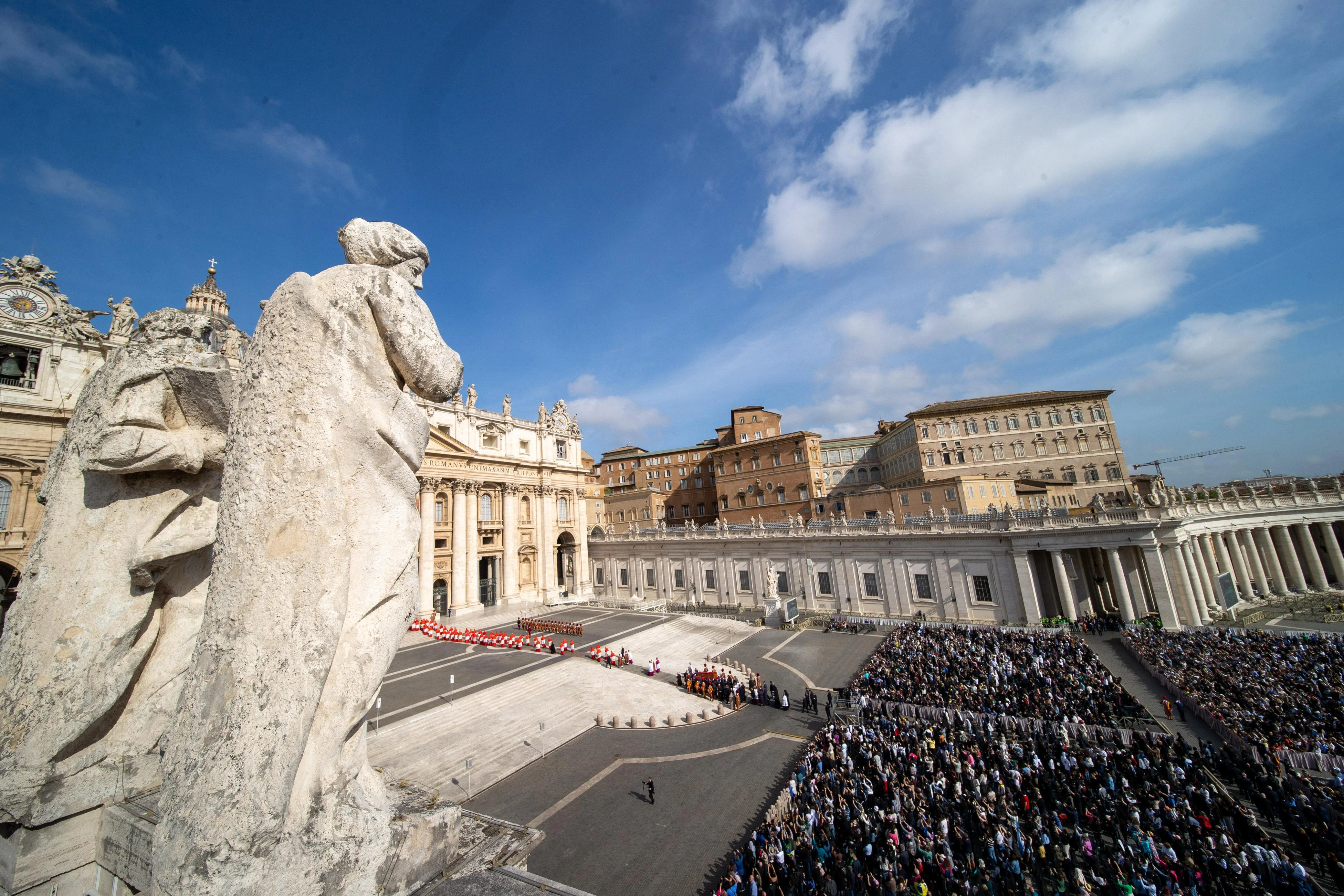A view of St. Peter's Square filled with mourners gathered for prayers following the translatio of Pope Francis' body on April 23, 2025. The late pontiff, who died on Easter Monday at age 88, will lie in state until his funeral Mass on Saturday, April 26. Credit: Daniel Ibáñez/CNA