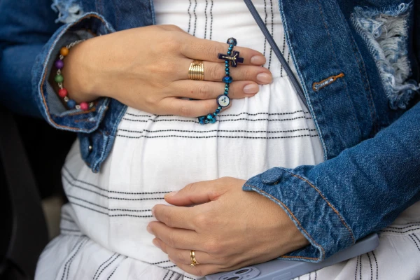 A pregnant woman prays the rosary for Pope Francis in St. Peter’s Square at the Vatican, Monday, April 21, 2025. Credit: Daniel Ibáñez/CNA