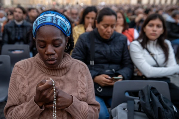 A woman prays the rosary for Pope Francis in St. Peter’s Square at the Vatican, Monday, April 21, 2025. Credit: Daniel Ibáñez/CNA