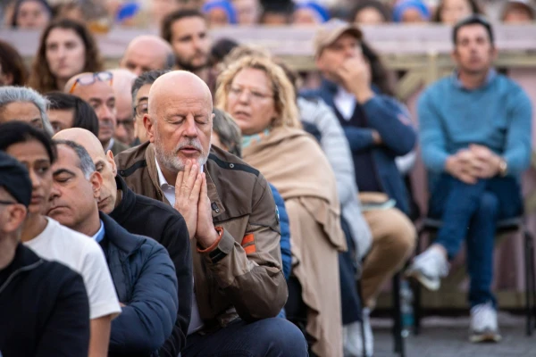 A man prays the rosary for Pope Francis in St. Peter’s Square at the Vatican, Monday, April 21, 2025. Credit: Daniel Ibáñez/CNA