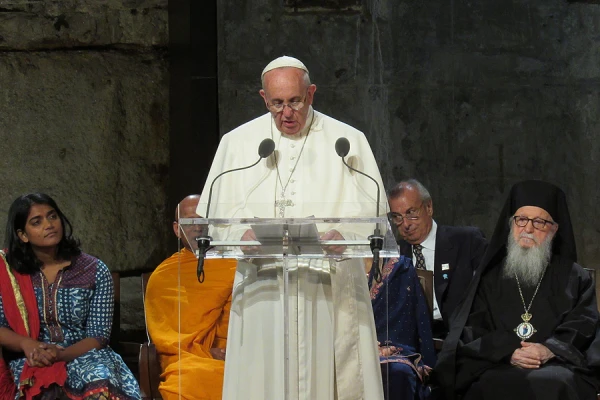 Pope Francis speaks during an interreligious prayer service at Ground Zero, Sept. 25, 2015. Credit: Addie Mena/CNA