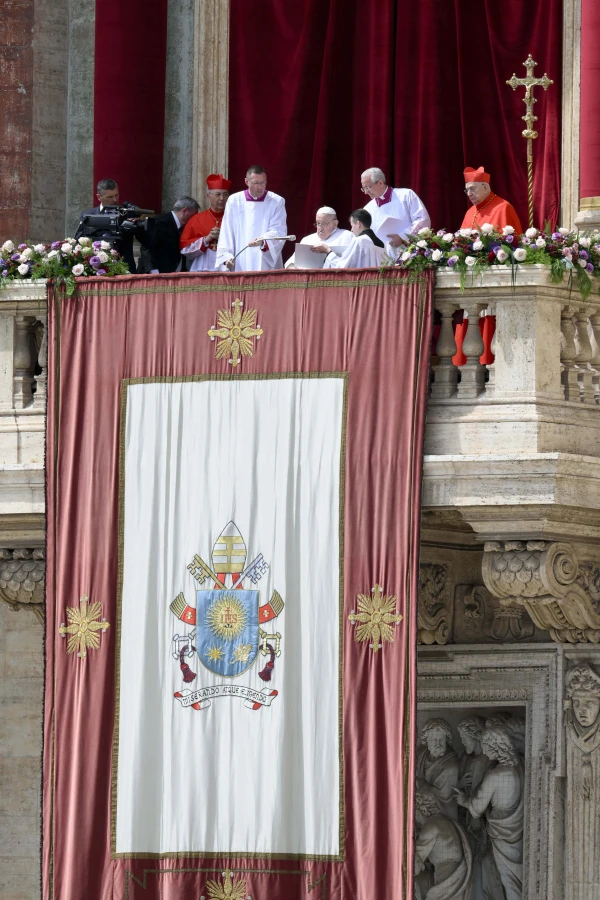 “Dear brothers and sisters: Happy Easter!” Credit: Daniel Ibáñez/EWTN News
