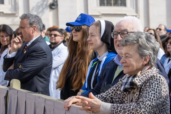 Faithful gather in St. Peter's Square for the Jubilee of the Sick and Health Care Workers on April 6, 2025, including religious sisters, medical professionals, and pilgrims from around the world. Credit: Daniel Ibáñez/CNA