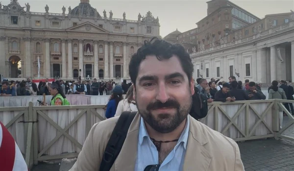 Andres Novoa, 33, from the Archdiocese of Miami, held up one of the few American flags in St. Peter's Square after the announcement of Pope Leo IV as the 267th leader of the Catholic Church on May 8, 2025. “It feels unbelievable,” Novoa said. Credit: Courtney Mares/CNA