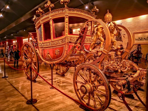 The “Gran Gala Berlin” (1826-1841) - a papal carriage used by Leo XII and Gregory XVI. Credit: Biser Todorov, CC BY 4.0, via Wikimedia Commons