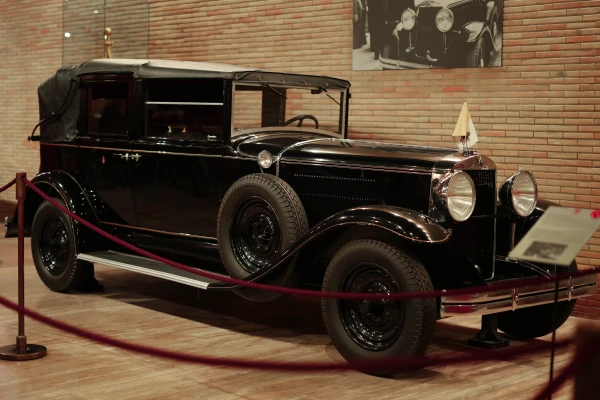 In 1929, the pope received this American Graham-Paige 837 as a gift. Credit: Fabrizio Garrisi, CC0, via Wikimedia Commons