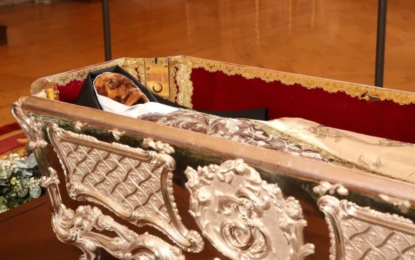 The body of St. Teresa of Jesus, displayed for public veneration for the third time since her death. Credit: Courtesy of Iberian Province of the Order of Discalced Carmelites