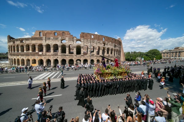 The grand procession of the Jubilee of Confraternities marches past the Colosseum in Rome, Saturday, May 17, 2025. Credit: Daniel Ibáñez/CNA