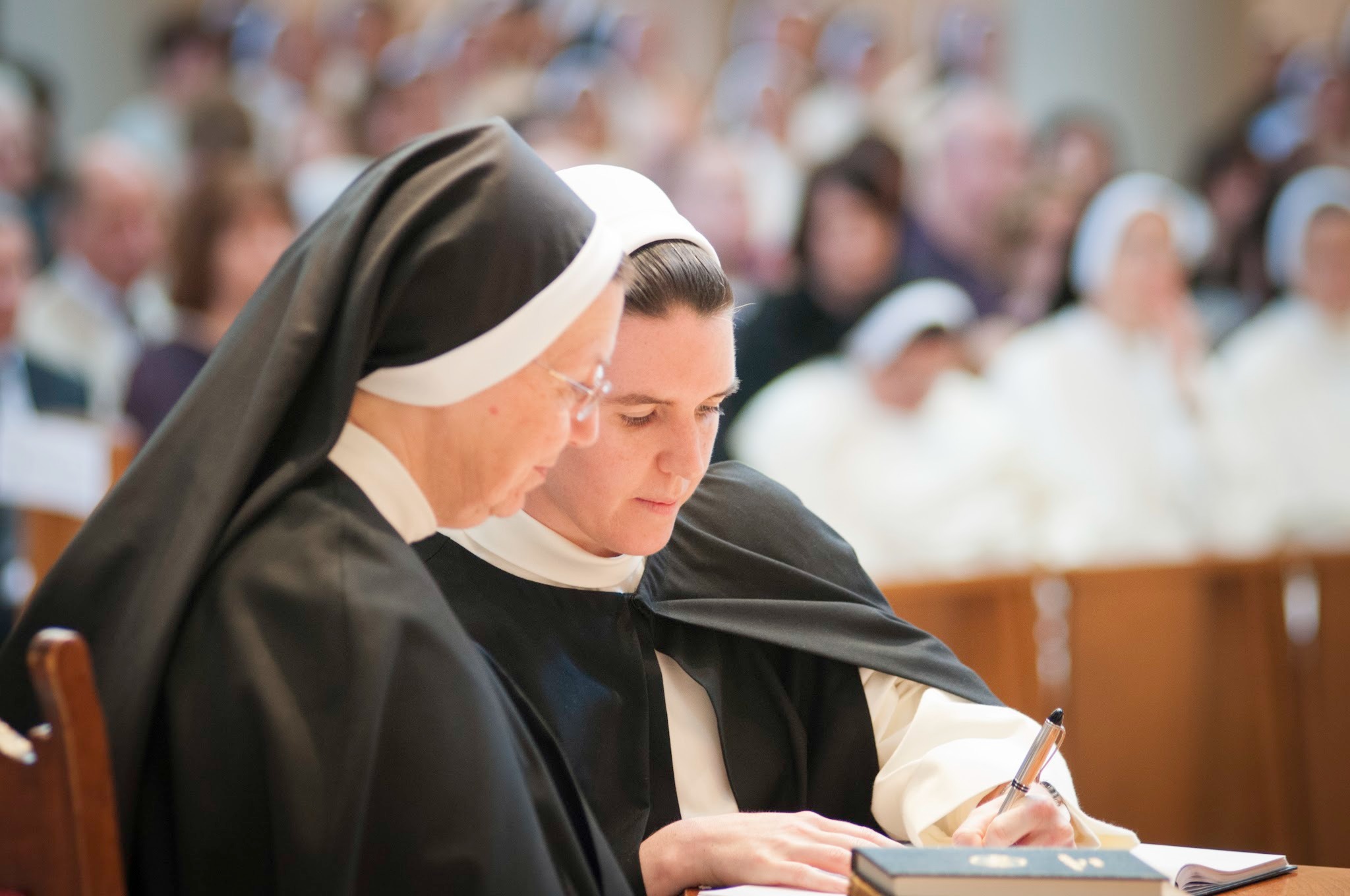 Mother Ann Marie Karlovic receives Sister Ann Dominic Mahowald’s vows at the Mass for profession at the Cathedral of the Incarnation in Nashville, Tennessee. | Credit: Photo courtesy of the Dominican Sisters of Saint Cecilia