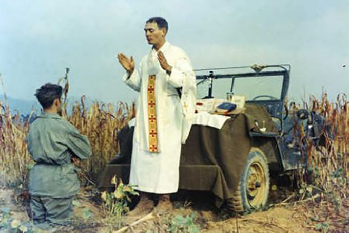 Father Emil Kapaun celebrates Mass using the hood of a jeep as his altar, Oct. 7, 1950. | Credit: Public domain