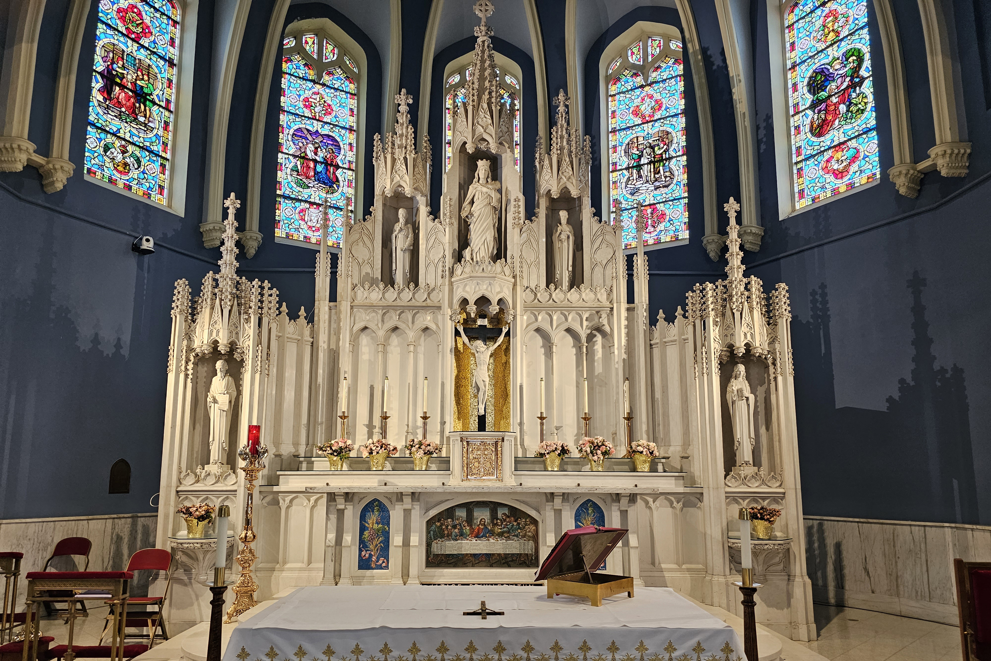 The high altar of Sts. Martha, Mary, and Lazarus Parish in Chicago. | Credit: Photo courtesy of Father Mark Thomas Ameh