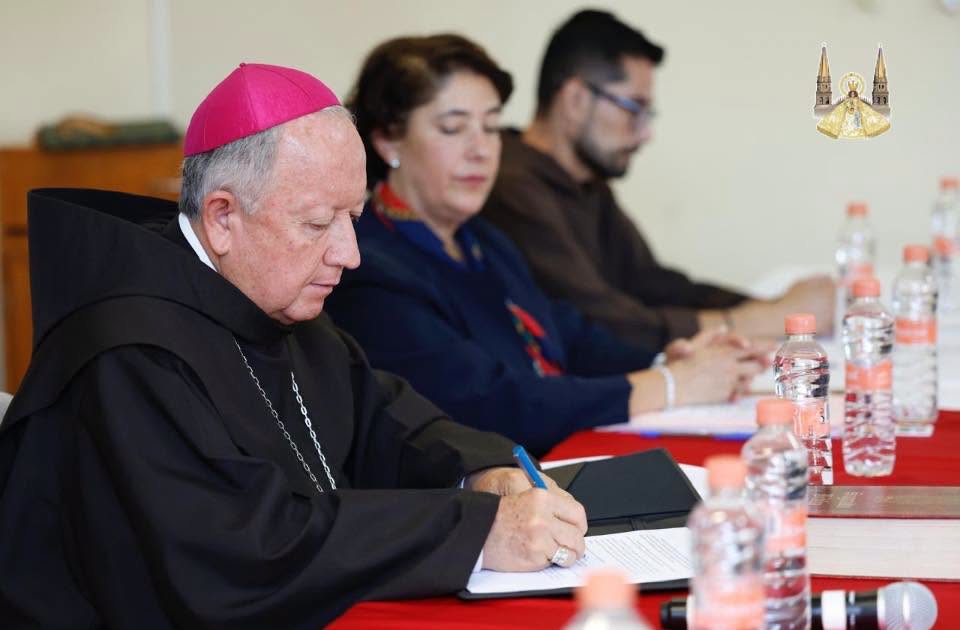 Auxiliary Bishop Juan Manuel Muñoz Curiel of Guadalajara signs documents at the Oct. 6, 2026, ceremony initiating the cause for the beatification and canonization of Father Ignacio Larrañaga. | Credit: Archdiocese of Guadalajara Press Office
