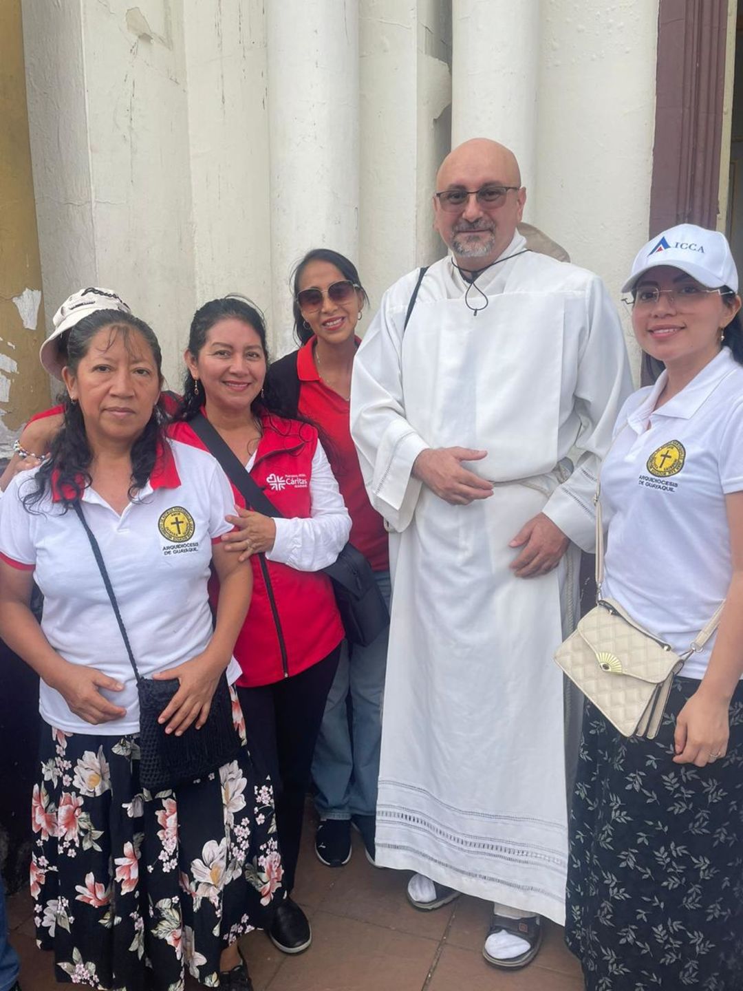 Father Patricio Sánchez Molinari with some of the faithful. | Credit: Photo courtesy of Father Pedro Calle